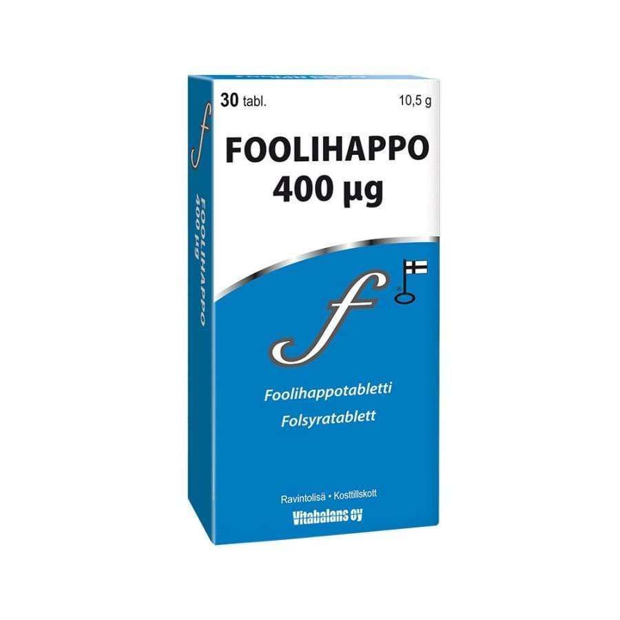 Vitabalans Foolihappo 400 mikrog; sininen ja valkoinen pahvirasia tekstillä "Foolihappo 400 µg", sisältää 30 foolihappotablettia; suorakulmainen rasia mattapinnalla, tekstiä suomeksi ja ruotsiksi sekä pieni Suomen lipun symboli alareunan lähellä; annostus 400 µg selkeästi näkyvissä etuosassa; ei ihmisiä tai käsiä; vaalea tausta.