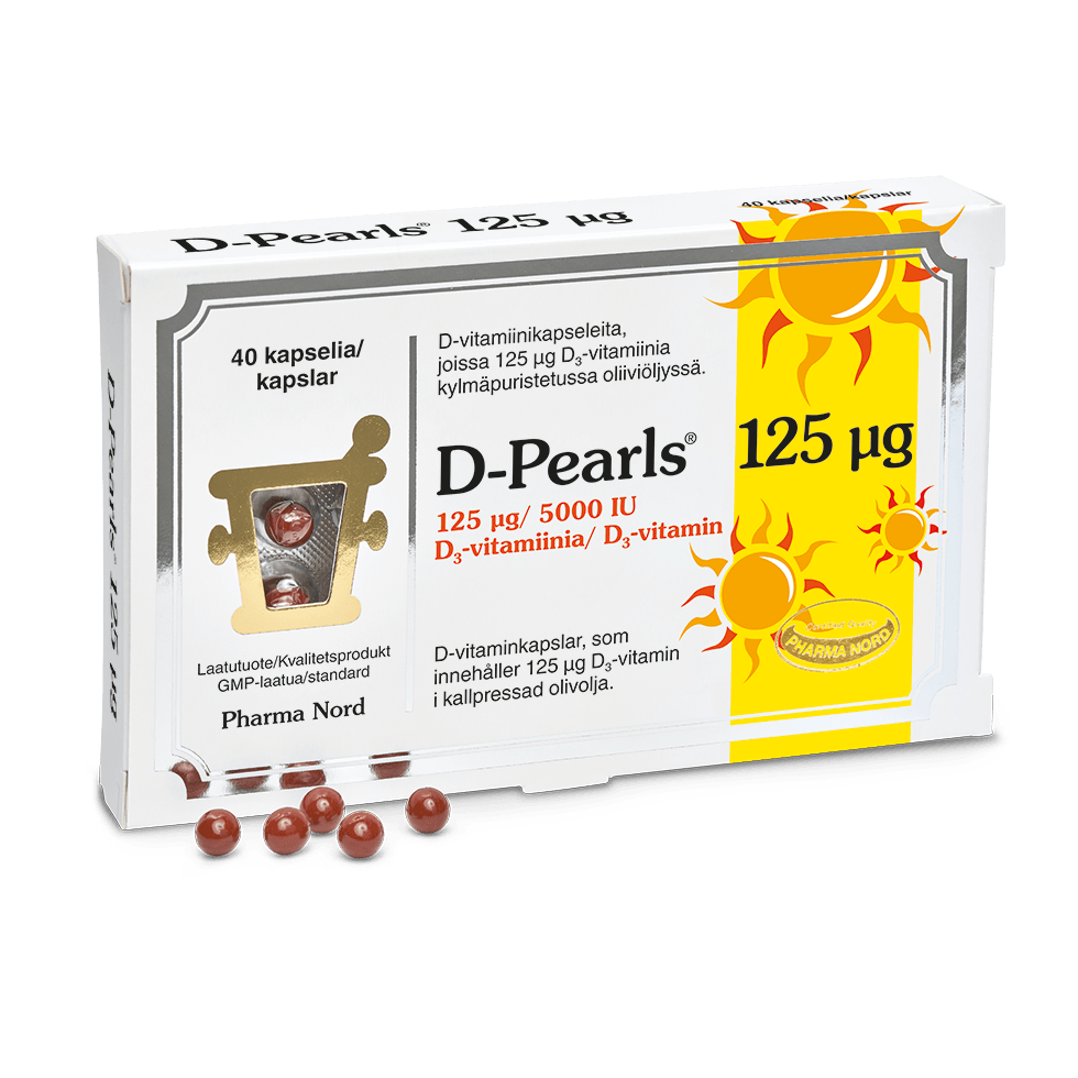 D-Pearls 125 mikrog -pakkaus, Pharma Nordin D3-vitamiinikapselit (125 µg, 40 kapselia), etiketissä aurinkokuvitus ja muutamia geelikapseleita esillä laatikon edessä; laatikko suorakulmainen mattapinnalla, lihavoitua tekstausvapaata typografiaa; pakkaus pääosin valkoinen kultaisin ja keltaisin suunnitteluelementein; useita soikeita läpikuultavia kultaisia geelikapseleita aseteltu laatikon eteen valkoiselle taustalle; ei ihmisiä tai käsiä näkyvissä.