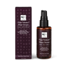 Hair Volume Hair Serum; lieriön muotoinen, läpinäkyvä ja pumppuannostelijalla varustettu pullo New Nordic -brändiltä sekä sitä vastaava violetti, kiiltäväpintainen suorakulmainen pakkaus; molemmissa lihavoitu, moderni valkoinen groteskiteksti mainitsee omena- ja hirssiainesosat; neutraali tausta.