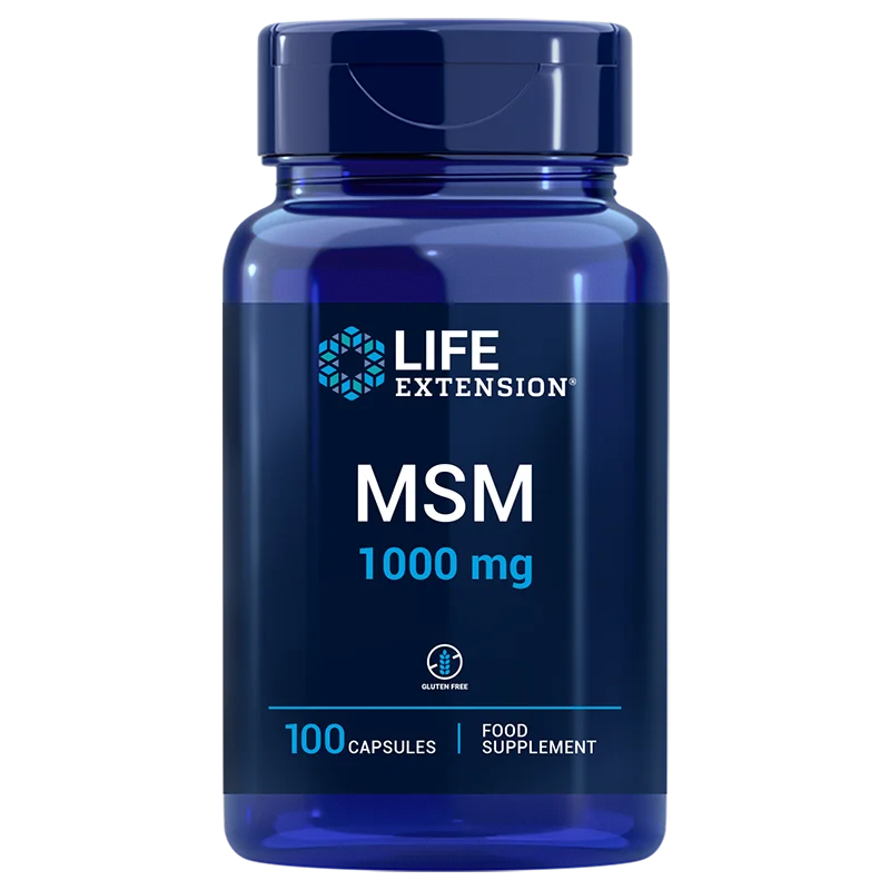 Life Extension MSM; sininen, lieriön muotoinen ja kiiltäväpintainen muovipurkki tummansinisellä kierrekannella; lihavoitu valkoinen ja keltainen groteskiteksti "Life Extension MSM 1000 mg" sekä maininta 100 gluteenittomasta kapselista; valkoinen studiotausta.