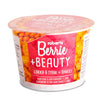 Roberts Berrie Beauty Lakka & Tyrni; kuppi kuvituksena tyrniä ja lakkaa, teksti kertoo lakka & tyrni + sinkki -sisällöstä; kuppi pyöreä ja mattapintainen; lihavoitu groteskikirjasin etiketissä; ei ihmisiä tai käsiä näkyvissä; neutraali tausta, lähikuva tuotteesta.