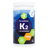 Terveyskaista K2 + D3-VITAMIINI -pullo, valkoinen muovipullo sinisin ja vihrein korostuksin, sisältää 60 tablettia 200 µg K2- ja D3-vitamiinia; etiketissä painettuja kuusikulmiokuvioita, suomenkielistä tekstiä, tavallista tekstausvapaata fonttia sekä mainintaa K2:sta ja D3:sta päivittäisen vitamiinintarpeen tukena; ei ihmisiä tai käsiä näkyvissä; tausta valkoinen.