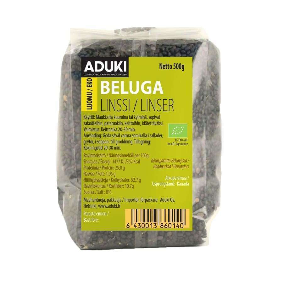 Aduki Luomu Beluga Linssi, 500 g; suomen- ja ruotsinkielistä tuotetietoa, ravintosisältöä ja keittöohjeita etiketissä; suorakulmainen muovi- tai foliopakkaus mattapinnalla, pääosin tummasävyinen ulkoasu; Aduki-logo lihavoidulla groteskifontilla; vaalea studiotausta, ei ihmisiä tai käsiä.