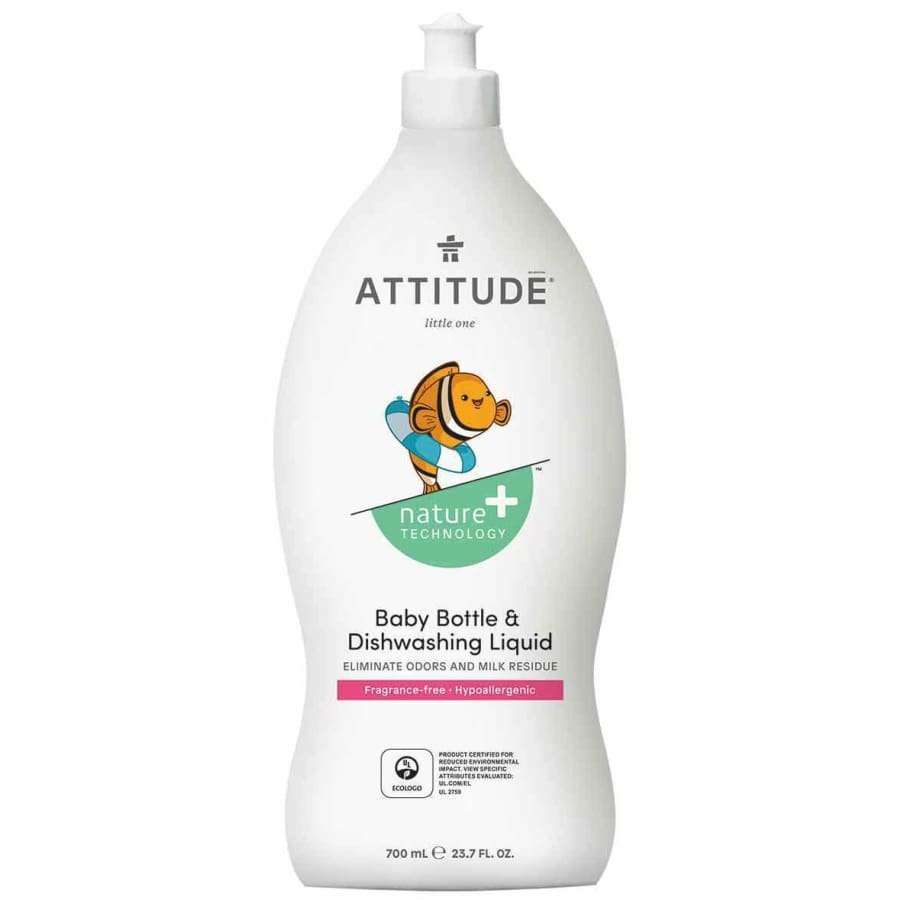 ATTITUDE Astianpesuaine Hajusteeton -pumppupullo, 700 ml; valkoinen, mattapintainen ja muotoiltu muovipullo pumppuannostelijalla; kuvituksena sarjakuvamainen kilpikonna; teksti kertoo tuotteen hajusteettomuudesta, hypoallergeenisuudesta ja sopivuudesta päivittäiseen käyttöön; tekstausvapaata tekstiä eri painoin; kuvattu neutraalia taustaa vasten suoraan edestä, ei ihmisiä tai muita esineitä.