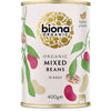 Biona Organic Mixed Beans vedessä, 400 g; lieriömäinen metallitölkki mattapintaisella etiketillä, jossa useita papukuvituksia punaisen, beigen ja ruskean sävyissä; kultainen Biona-logo keskellä tummaa pohjaa; selkeää groteskitekstiä proteiinipitoisuudesta ja BPA-vapaudesta; ei ihmisiä tai toimintaa; vaalea tausta.