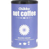 Chikko Not Coffee Sikurikahvi; violetti, lieriömäinen metallipurkki mattapinnalla, etiketissä teksti "Chikko not coffee" suurin valkoisin kirjaimin; etuosassa tyylitelty valkoinen kukkakuvitus; etiketti mainitsee paahdetun sikurin kofeiinittomana juomana; kolme pientä kuvaketta — teekuppi, muki ja lasi — painettu alareunaan; tausta neutraali ilman lisäesineitä tai ihmisiä.