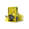 Clipper Organic Lemon & Ginger Infusion -yrttitee; keltainen rasia keltaisen teekupin ja tallrikan vieressä, sitruunaviipaleiden ja lehtien kuvitusta ympärillä; suorakulmainen pahvirasia mattapinnalla, lihavoitua mustavalkoista tekstiä groteski- ja serif-fonteilla; vaalea tausta, ei ihmisiä tai käsiä.