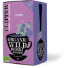Clipper Organic Wild Berry Infusion -tee; violetti pakkaus marjakuvituksin ja teekuppikuvalla; suorakulmainen pahvirasia mattapinnalla; valkoista, lihavoitua groteskitekstiä tuotenimelle ja tiedoille; luettavissa "20", "enveloped bags", "organic" ja "bursting with fruity flavor"; ei ihmisiä tai taustaympäristöä; erillinen studiokuva.