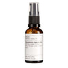 Evolve Hyaluronihapposeerumi -pullo, 30 ml; pieni, meripihkanvärinen ja sylinterimäinen pullo mustalla pumpulla; valkoisessa paperietiketissä yksinkertaista tekstausvapaata tekstiä 200 mg:n hyaluronihappopitoisuudesta ja 99-prosenttisesta luonnollisuudesta; pullo kuvattu pystyssä vaaleaa taustaa vasten, ei ihmisiä näkyvissä.