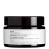 Evolve Daily Renew Uudistava Kasvovoide -purkki, 30 ml; musta, sylinterimäinen ja mattapintainen purkki yhtenevällä mustalla kierrekannella; valkoinen etiketti kiertää etupuolta mustalla tekstausvapaalla tekstillä eri kirjasinpainoin, keskitetty asettelu ilman koristeita; kuvattu lähikuvana vaaleaa taustaa vasten; sisältö luonnollisia peptidejä, hyaluronihappoa ja luomuarganöljyä.