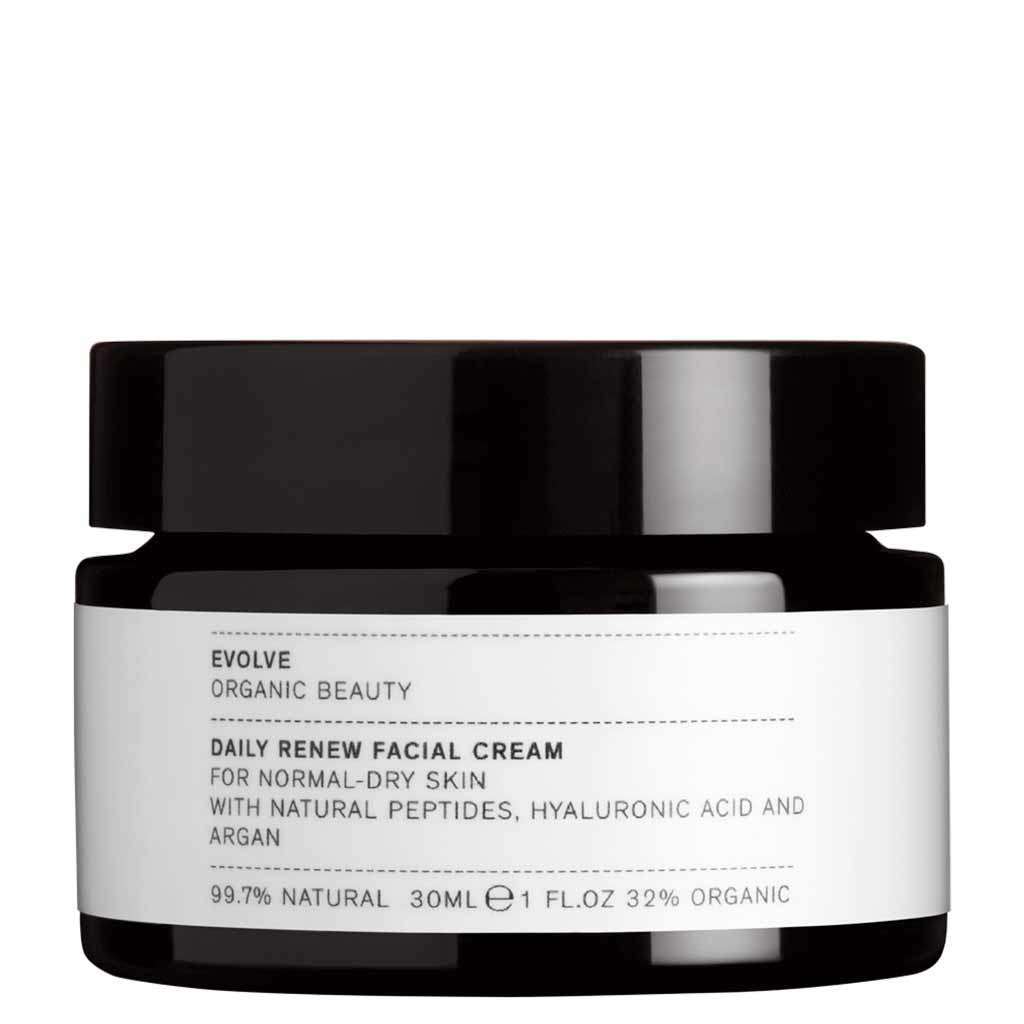 Evolve Daily Renew Uudistava Kasvovoide -purkki, 30 ml; musta, sylinterimäinen ja mattapintainen purkki yhtenevällä mustalla kierrekannella; valkoinen etiketti kiertää etupuolta mustalla tekstausvapaalla tekstillä eri kirjasinpainoin, keskitetty asettelu ilman koristeita; kuvattu lähikuvana vaaleaa taustaa vasten; sisältö luonnollisia peptidejä, hyaluronihappoa ja luomuarganöljyä.