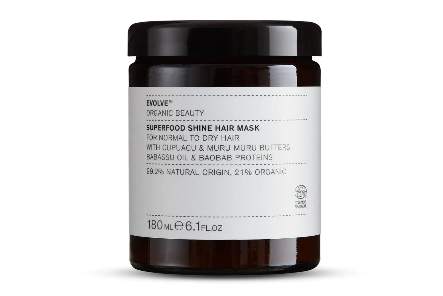 Evolve Superfood Shine hiusnaamio; tummanruskea, lieriön muotoinen ja mattapintainen purkki mustalla kierrekannella, sisältää 180 ml voidetta normaalille tai kuivalle hiukselle cupuacu- ja murumuru-voilla, babassuöljyllä ja baobab-proteiineilla; valkoinen suorakulmainen etiketti mustalla groteskitekstillä; neutraali tausta, kuvattu suoraan edestä.