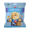 The Ginger People Gin Gins Super Strong; sininen pussi tekstillä "Gin Gins Strong Ginger Candy", kuvituksena hymyilevä inkiväärihahmo supersankariasussa lihaksia pingottaen; pakkaus muovia kiiltäväpintaisena suorakulmaisen muotoisena, keltainen ja valkoinen lihavoitu groteskiteksti; paino 60 g ja maininta tuoreesta inkivääristä painettuna etupuolelle; vaalea tausta, ei ihmisiä kuvassa.