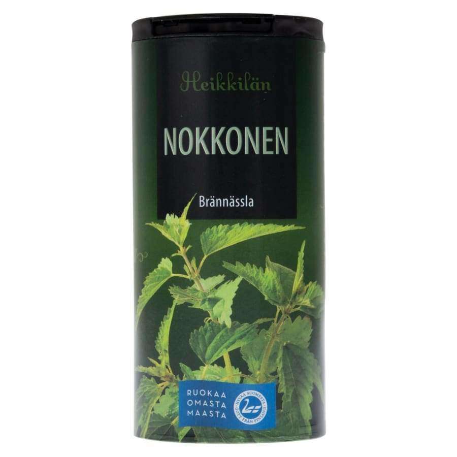 Heikkilän Nokkonen-mauste -purkki, tuoreen nokkoslehden kuva, sininen etikettiraita alaosassa; vihreä sylinterinmuotoinen mattapintainen purkki, lihavoitu valkoinen-musta groteskiteksti