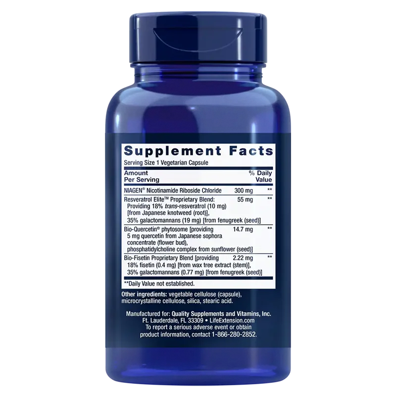 Life Extension NAD+ Cell Regenerator and Resveratrol Elite; sininen, lieriön muotoinen muovipullo kiiltäväpintaisena valkoisella etiketillä; musta groteskiteksti otsikolla "Supplement Facts" listaa ainesosat kuten Niageni ja resveratroli annosmäärineen; valmistaja- ja yhteystiedot etiketissä; ei ihmisiä tai käsiä, neutraali tausta.