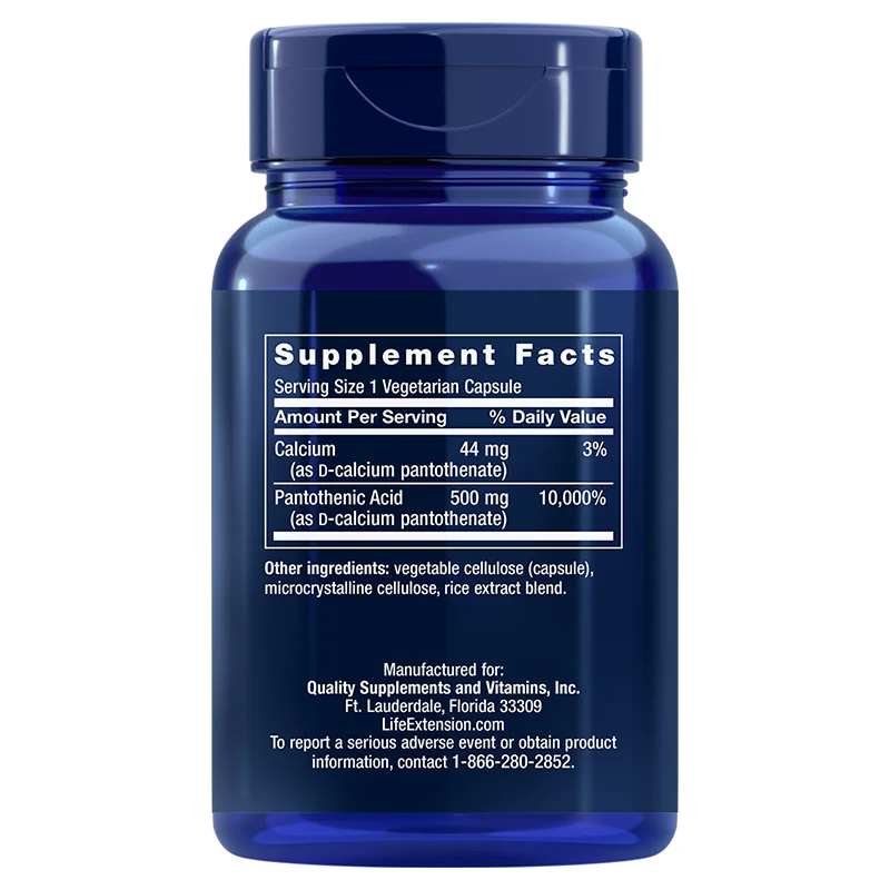 Life Extension Pantothenic Acid B5; sininen ravintolisäpullo sylinterinmuotoisena muovina mattapinnalla; etuetiketissä "Supplement Facts" lihavoidulla groteskikirjasimella, luetellen kalsiumin (44 mg, 3 % RDA), pantoteenihapon (500 mg, 10 000 % RDA), kasvisellun, mikrokiteisen selluloosan ja riisiuutteen; ei ihmisiä kuvassa, tuote kuvattu pelkistetyllä taustalla hyvin valaistussa studiokuvassa.