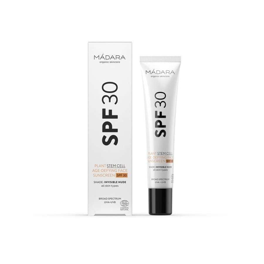 Madara Plant Stem Cell Age Defying SPF30 Aurinkovoide kasvoille -tuubi ja pakkaus, sävy Invisible Nude; laajakirjoinen suojaus kasviperäisen kantasoluteknologian avulla; sekä tuubi että laatikko beigeä väriä ja mustaa tekstausvapaata tekstiä; pakkauksen pinta mattamainen; suora tuotekuva valkoisella taustalla, ei ihmisiä tai rekvisiittaa näkyvissä.