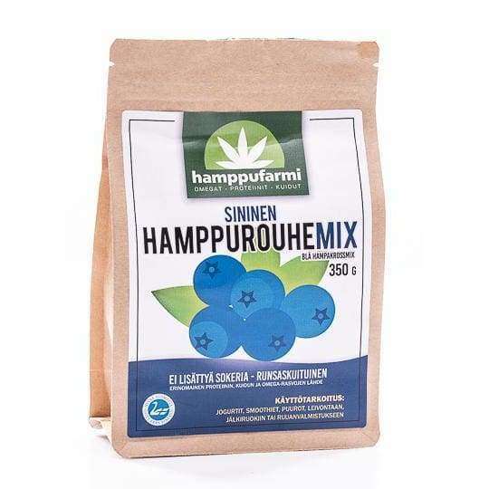 Murtolan Sininen Hamppurouhe Mix; ruskea paperipussi tekstillä "Hamppufarmi Sininen Hamppurouhemix", etusivulla kuvia mustikoista; suorakulmainen pussi mattapinnalla; etiketti sinisin ja mustin kirjaimin, groteskia ja lihavoitua typografiaa, kertoo 350 g hamppuproteiiniseoksesta, luonnostaan runsaasti proteiinia ja ei lisättyä sokeria; ei ihmisiä tai käsiä; vaalea studiotausta.