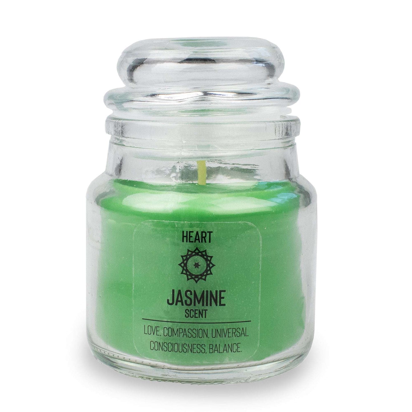 Myga Chakra Tuoksukynttilä; pieni lasipurkkikynttilä vihreällä vahalla, etiketissä teksti "Jasmine Scent" ja korostettuna sana "Heart" sekä sanat rakkaus, myötätunto, universaali tietoisuus ja tasapaino; purkki sylinterinmuotoinen ja läpinäkyvä, pyöreä lasikansi päällä; groteskikirjasin mustalla valkoisella pohjalla vihrein tehostein; ei ihmisiä kuvassa, neutraali tausta.