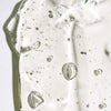 Novexpert HYALURONIC The Repulp Gel; kirkas geeli, jossa pieniä ja suurempia ilmakuplia levitettynä valkoiselle alustalle; pinta kiiltävä ja hieman viskoosi, ei valuva; ei näkyvää pakkausta tai etikettiä; suorakulmainen kuva-ala, ei ihmisiä tai käsiä kuvassa.
