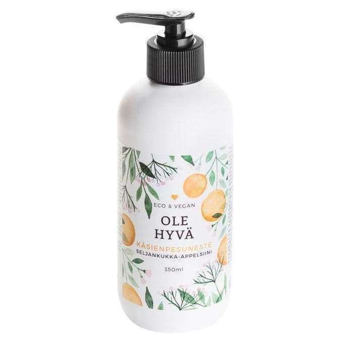 Ole Hyvä Käsienpesuneste Seljankukka-Appelsiini -pumppupullo; valkoinen mattapintainen sylinterinmuotoinen muovipullo mustalla pumpulla, appelsiini- ja lehtikuvitus, teksti "Eco & Vegan"