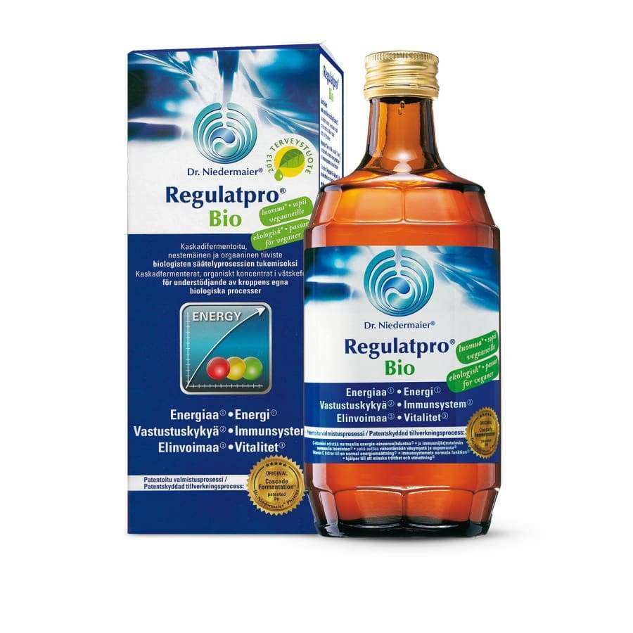 Regulatpro Bio -pullo ja pakkaus, ruskea lasipullo uritetulla valkoisella korkilla, sininen-keltainen rasia vihreä-sinisin terveysmerkinnöin ja värikkäin pallokuvioin