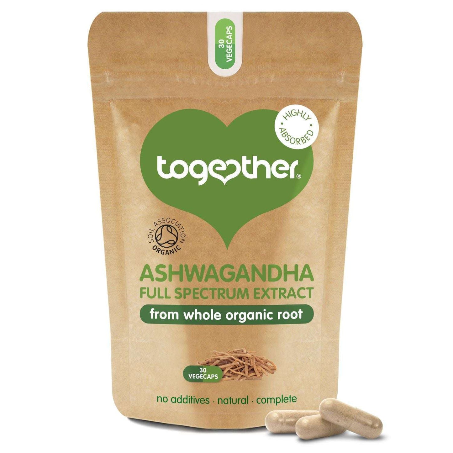 Together Health Ashwagandha; ruskea uudelleensuljettava pussi tekstillä "Together Ashwagandha Full Spectrum Extract", edessä kaksi kapselia ja kuvitus ashwagandhan juurista; teksti korostaa luonnollisia ja luomuainesosia sekä täysspektriuutetta; pussi mattapintainen pyöristetyin reunoin lohkomaisella groteskikirjasimella; valkoinen tausta, tuote keskellä kuvaa, ei ihmisiä kuvassa.