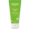 Weleda Skin Food Light -tuubi, 75 ml, vihreä mattapintainen, valkoinen korkki; muoto sylinterimäinen tasaisella pohjalla; etiketissä valkoista tekstausvapaata tekstiä tuotenimestä ja kuvauksesta, mukaan lukien "intensive, instant moisturizing skincare for dry skin" ja "face or body"; lisärivit kertovat sertifioidusta luonnollisesta ja luomukosteusvoiteesta; tuote kuvattu yksinään yksinkertaista taustaa vasten.